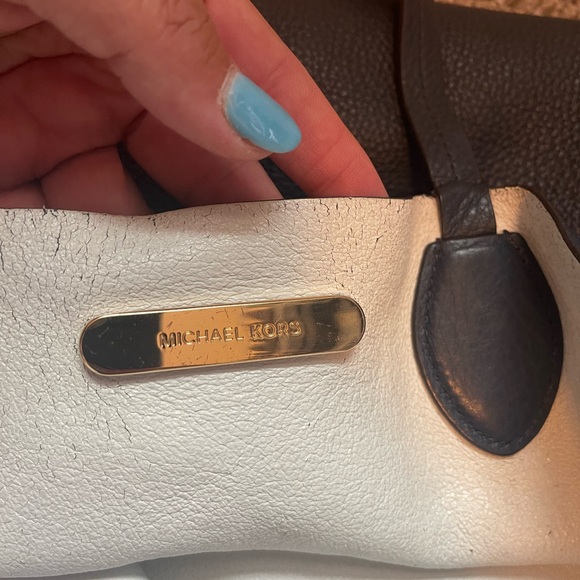 Michael Kors two totes in one reversible open tote with matching wristlet - Picture 12 of 13